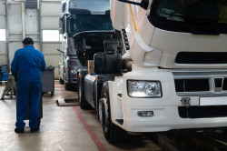 Garage auto pour préparer une voiture au contrôle technique